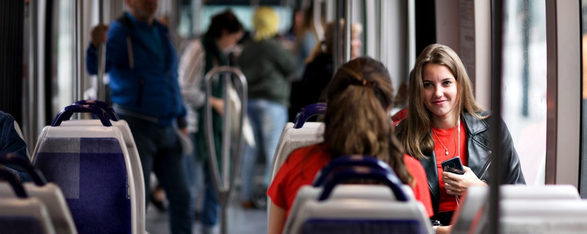 Transdev tramway streetcar passagers passengers transport public transit mobility compagny mobilité voyageurs travelers