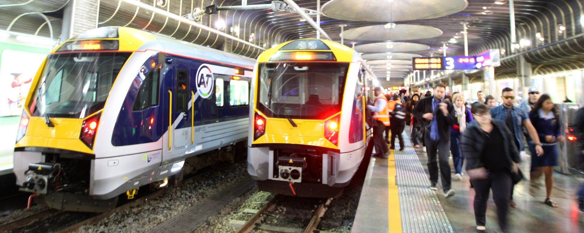 Transdev Auckland rail platform passangers