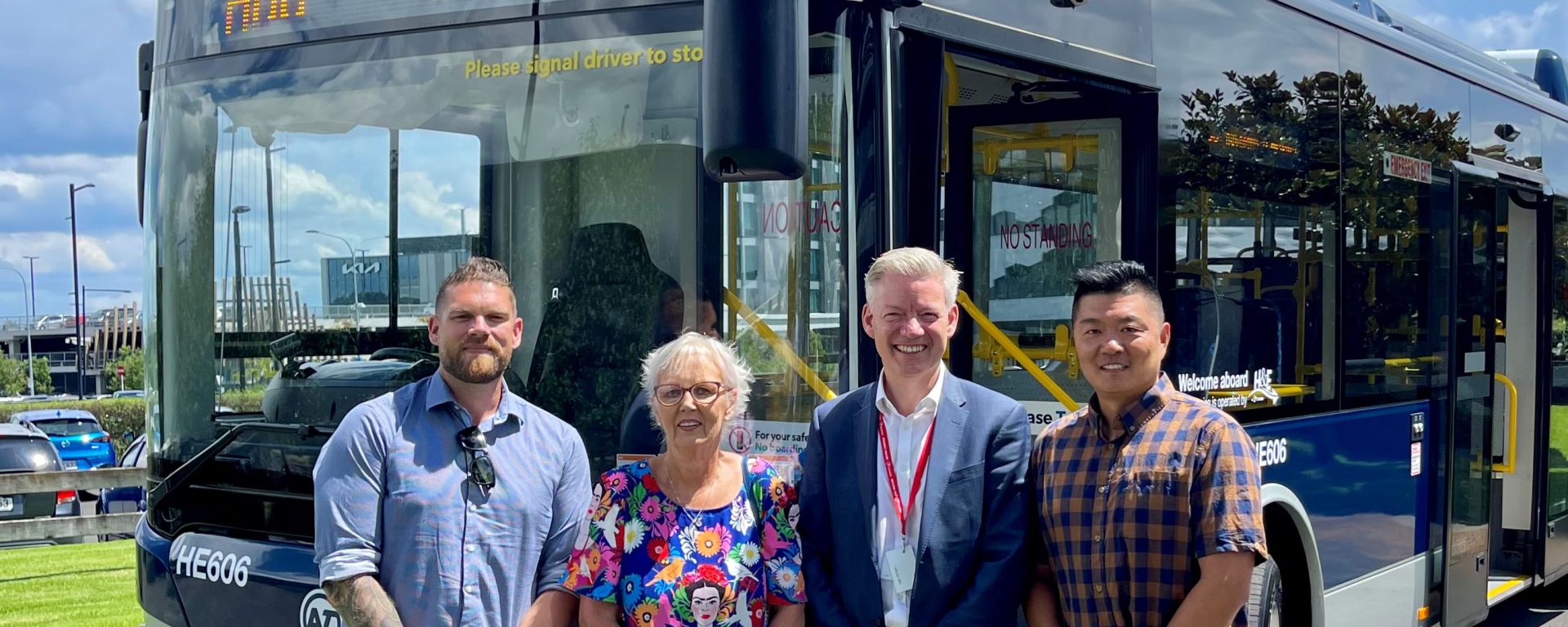 Auckland team with new Yutong bus