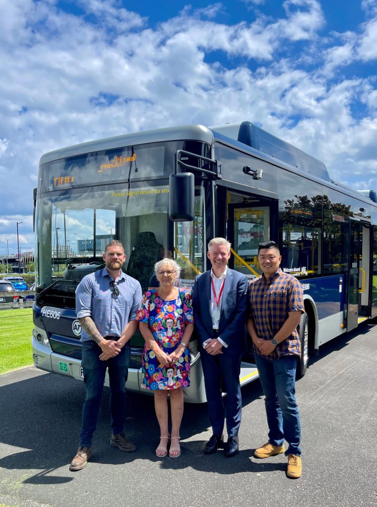 Auckland team with new Yutong bus